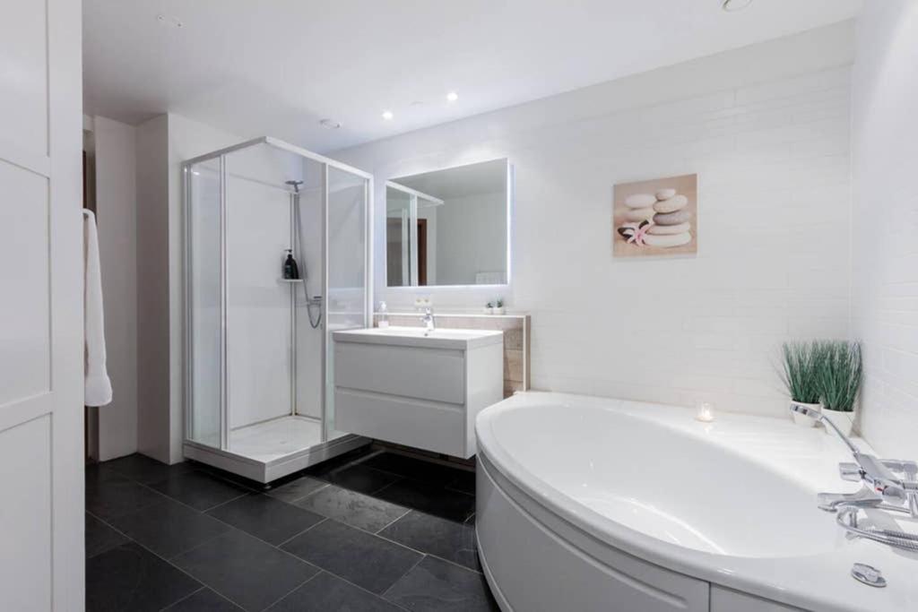 Superb Central Location, No Car Needed - Spacious Akureyri Exterior foto
