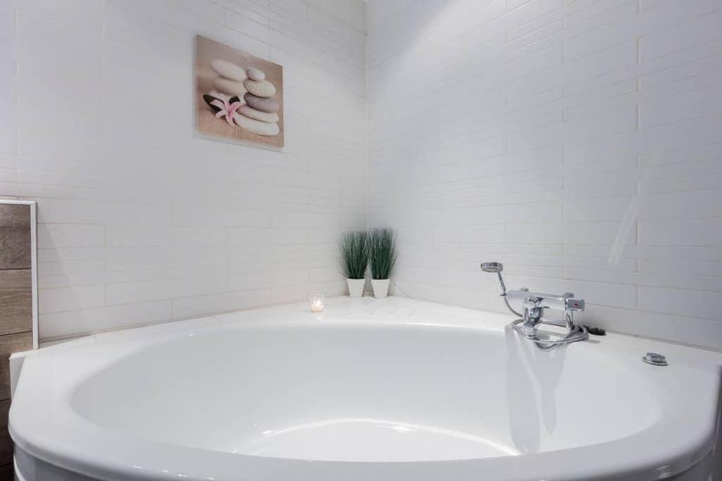 Superb Central Location, No Car Needed - Spacious Akureyri Exterior foto
